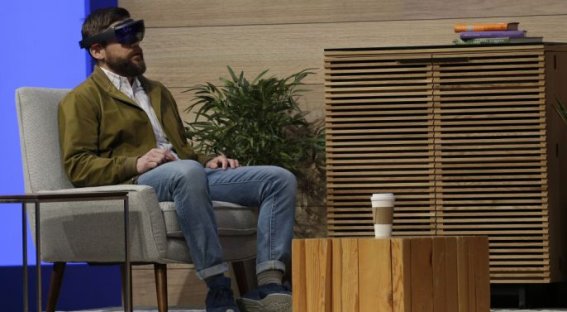 Microsoft สาธิตการใช้งานจริงของ HoloLens บนเวที Build 2015