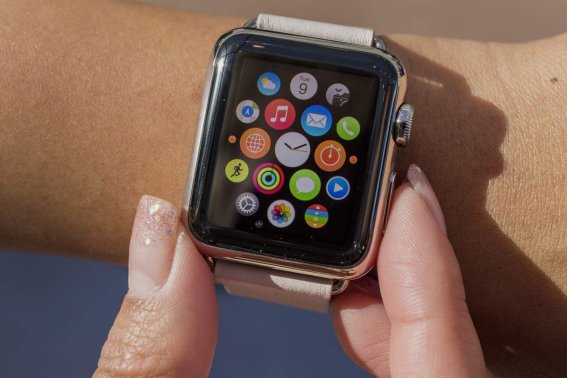 Customers look at Apple Watches on display at an Apple Inc. store in Palo Alto, California, U.S., on Friday, April 10, 2015. From London to Beijing, Apple stores saw few customers lined up before opening Friday as pre-orders started. The first new gadget under Chief Executive Officer Tim Cook is selling in eight countries and Hong Kong, with shipments scheduled to start April 24. Photographer: David Paul Morris/Bloomberg