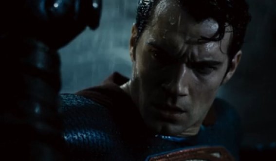 ตัวอย่างสุดท้าย “Batman v Superman” แบทแมนหยุดพลังหมัดของซูเปอร์แมนได้