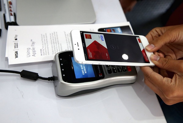 a-later-version-of-ios-8-introduced-apple-pay