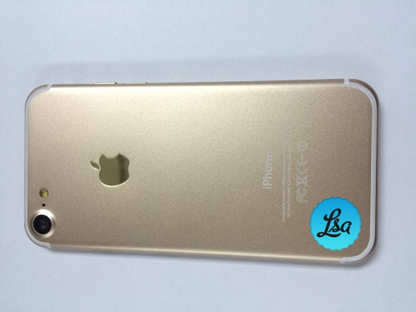 Leaked-images-of-the-iPhone-7-and-iPhone-7-Plus-in-Gold-and-Space-Black (1)