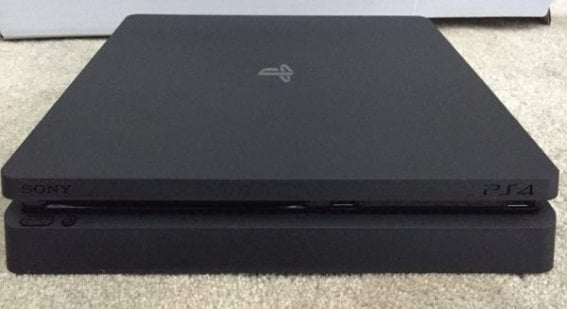 (ข่าวลือ) หลุดภาพแรกเครื่อง PS4 Slim รุ่นตัวบางที่จะเปิดตัวเดือนหน้า