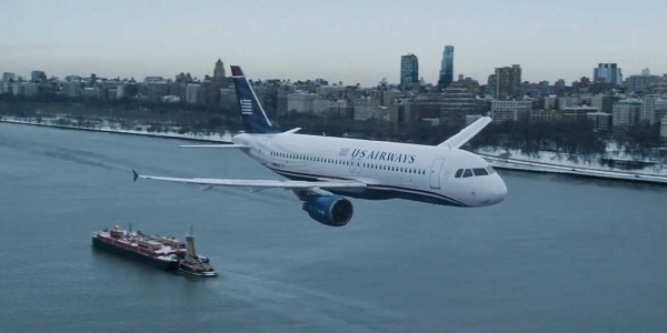 tom-hanks-tries-to-land-a-plane-on-the-hudson-river-in-the-trailer-for-sully