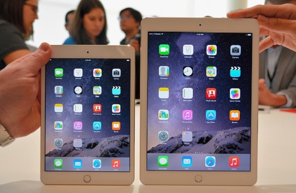 the-ipad-air-2-r-and-ipad-mini-3-are-displayed-during-an-apple-special-event-on-october-16-2014-in-cupertino-california