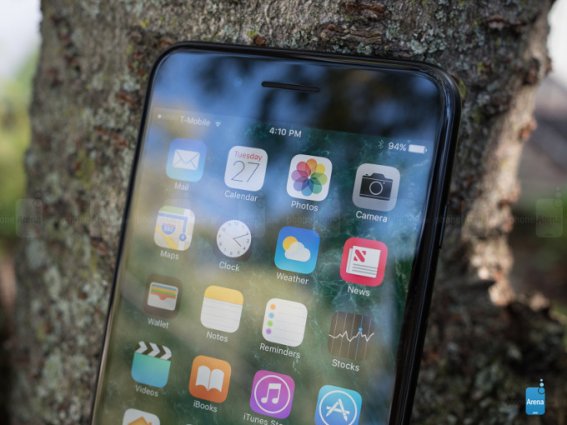 iPhone 8 จะมีสามรุ่นย่อย แต่มีรุ่นเดียวที่ใช้จอ OLED