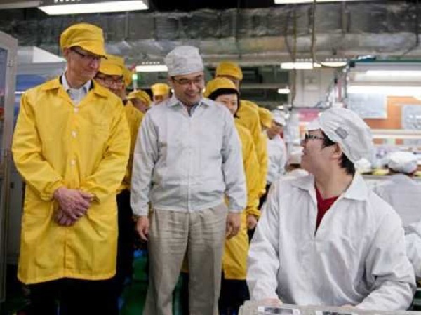 tim-cook-foxconn-3