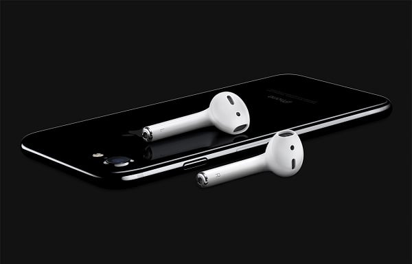 1473303990-apple-airpod-laydown