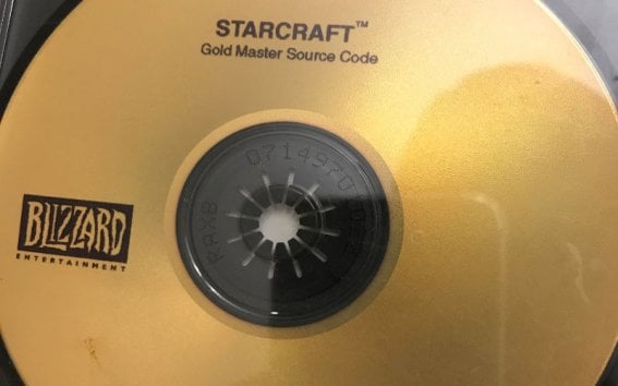 คอเกมส่งคืนแผ่น source code ของเกม StarCraft และได้รางวัลใหญ่จากค่าย Blizzard