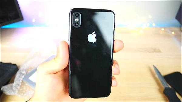 ดูกันเต็มๆ! iPhone 8 (Decade Edition) เครื่องต้นแบบ พร้อมเคสและกระจกกันรอยหน้าจอ