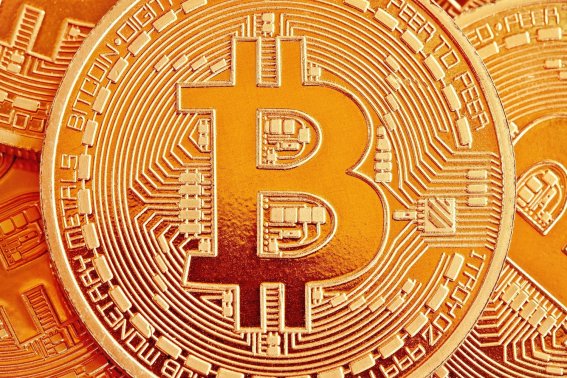 Bitcoin พุ่งทะยานขึ้นสูงสุดเป็นประวัติการณ์ ก่อนมูลค่าจะเริ่มตกลง