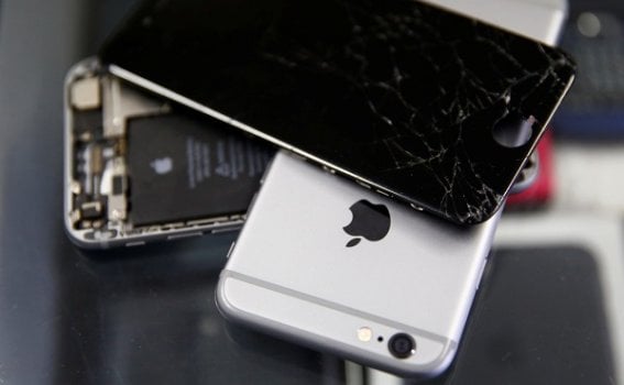 Broken Apple iPhones are seen in a repair shop in Vienna, Austria July 4, 2017. REUTERS/Leonhard Foeger