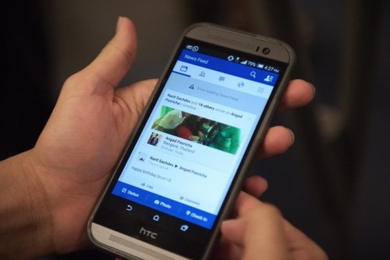 A man check his facebook on his smart phone with a message reading "error loading news feed" on the skytrain (bts) in Bangkok on May 28, 2014.  Facebook users in coup-rattled Thailand reacted with alarm when they were suddenly unable to access the popular social networking site, but the junta quickly denied imposing a block. AFP PHOTO/ Nicolas ASFOURI        (Photo credit should read NICOLAS ASFOURI/AFP/Getty Images)