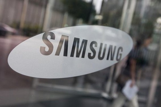 The Samsung Electronics Co. logo is displayed in a window at the company's Seocho office building in Seoul, South Korea, on Friday, Aug. 25, 2017. The stakes are high for Samsung's rollout of the Note 8 smartphone, after the previous model's exploding battery fiasco last year. Photographer: SeongJoon Cho/Bloomberg via Getty Images