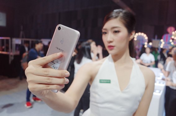 เปิดตัว OPPO F5 มือถือจอ 6 นิ้วไร้ขอบ เน้น Selfie ด้วย AI ราคาแค่ 9,990 บาท