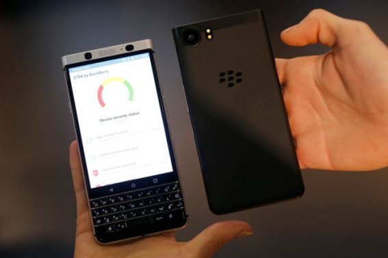 BlackBerry ลุยฟ้อง Facebook ละเมิดสิทธิบัตรแอปแชท BBM