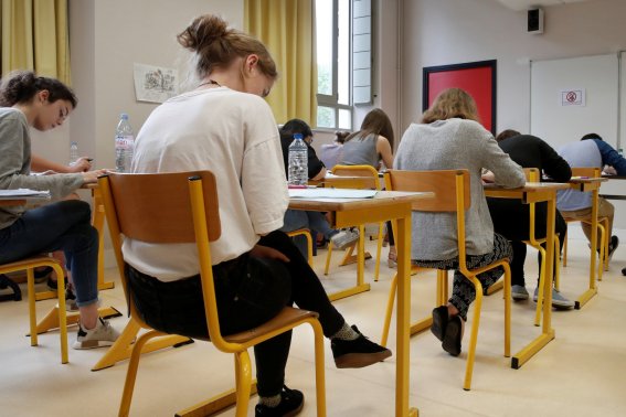 High school students start working on a 4 hours philosophy dissertation, that kicks off the French general baccalaureat exam (Bac) at the lycee La Bruyere in Versailles, near Paris, France, June 18, 2018. REUTERS/Benoit Tessier