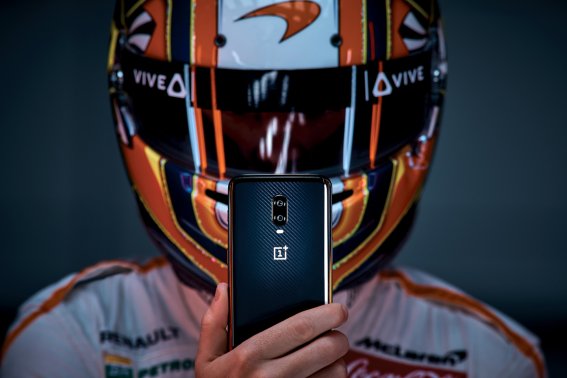 เปิดราคา OnePlus 6T McLaren Edition 25,999 บาท จัดเต็มแรม 10 GB หน่วยความจำ 256 GB!