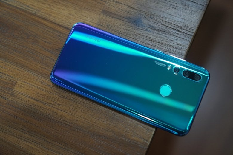 รีวิว Huawei nova 4 สมาร์ตโฟนหน้าจอเจาะรูรุ่นแรกของไทย