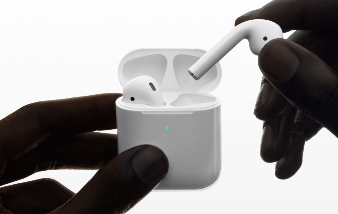 มาทีละชิ้น Apple เปิดตัว AirPods รุ่นใหม่รองรับชาร์จไร้สาย, Hey Siri และ ใช้งานได้นานขึ้น!