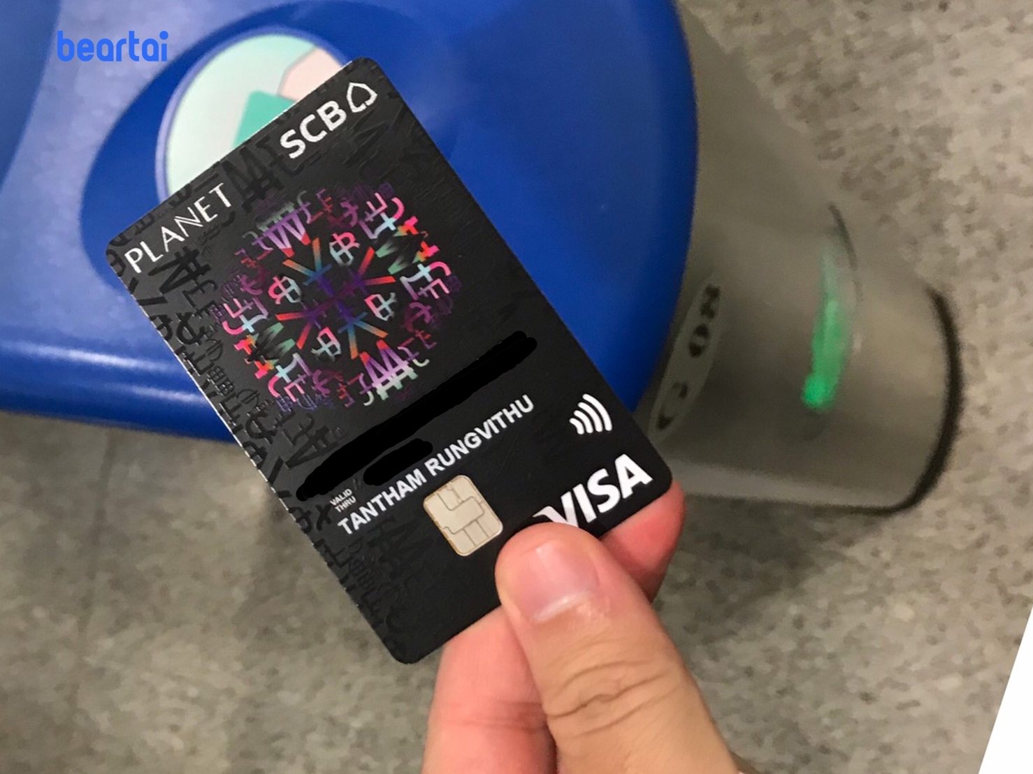 บัตร VISA Contactless ที่พกติดตัวมาจากไทย ยื่นไว้ข้างบนปุ๊บ ประตูเปิดทันที