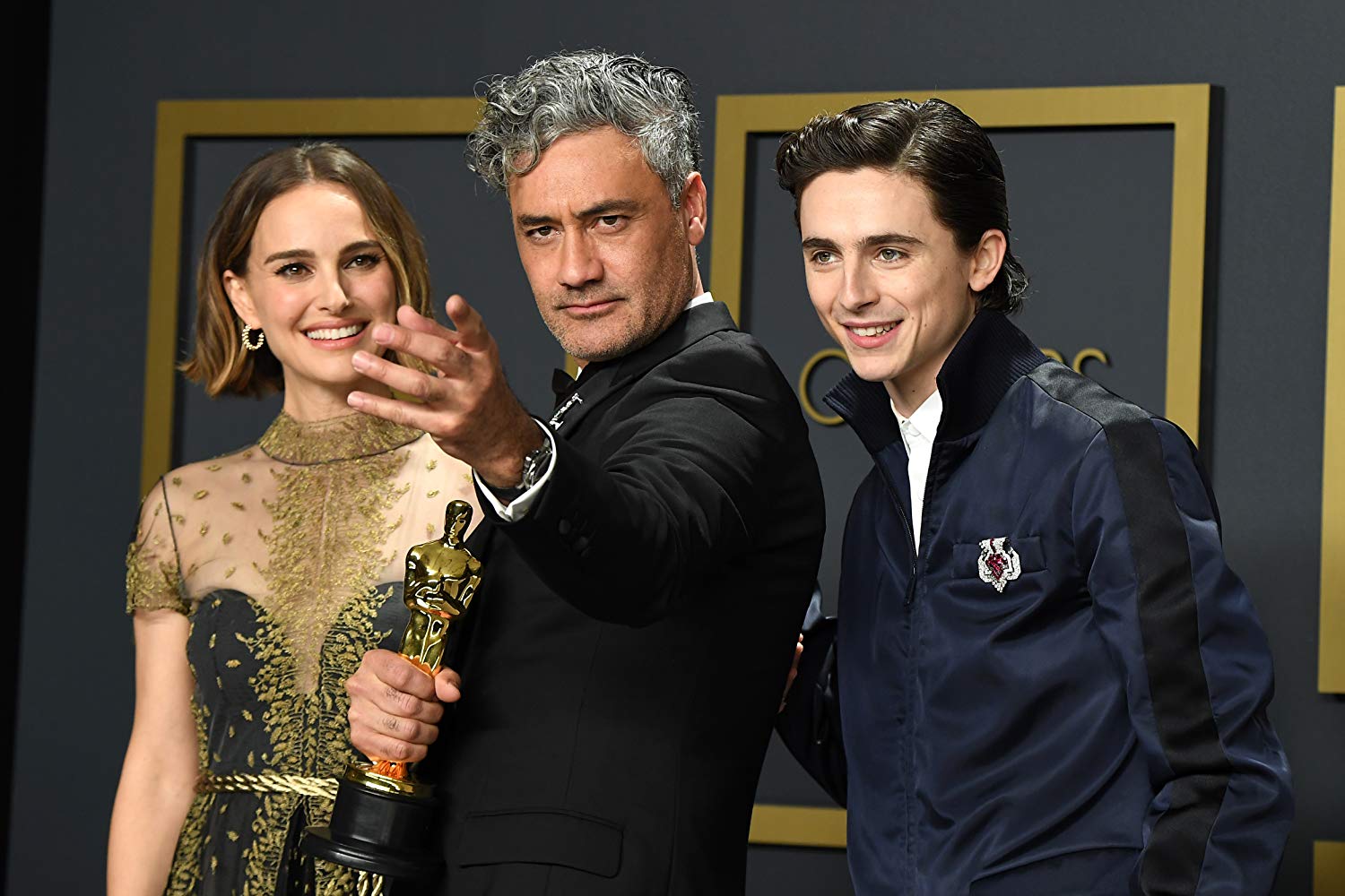 Taika Waititi รับรางวัลออสการ์จาก Natalie Portman นางเอก Thor ของเขา