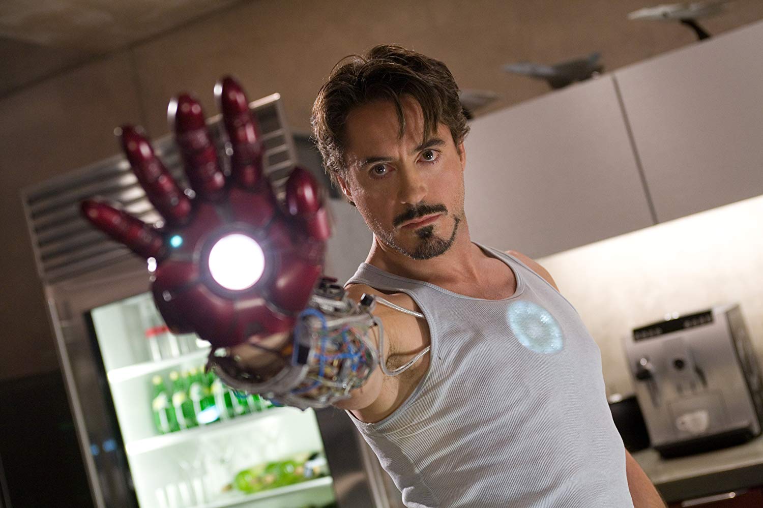 Iron Man รับบทโดย Robert Downey Jr.
