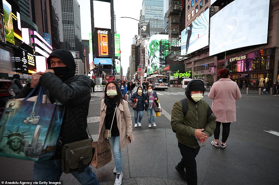 ย่าน Time Square ที่คนน้อย ถนนโล่งลงไปถนัดตา