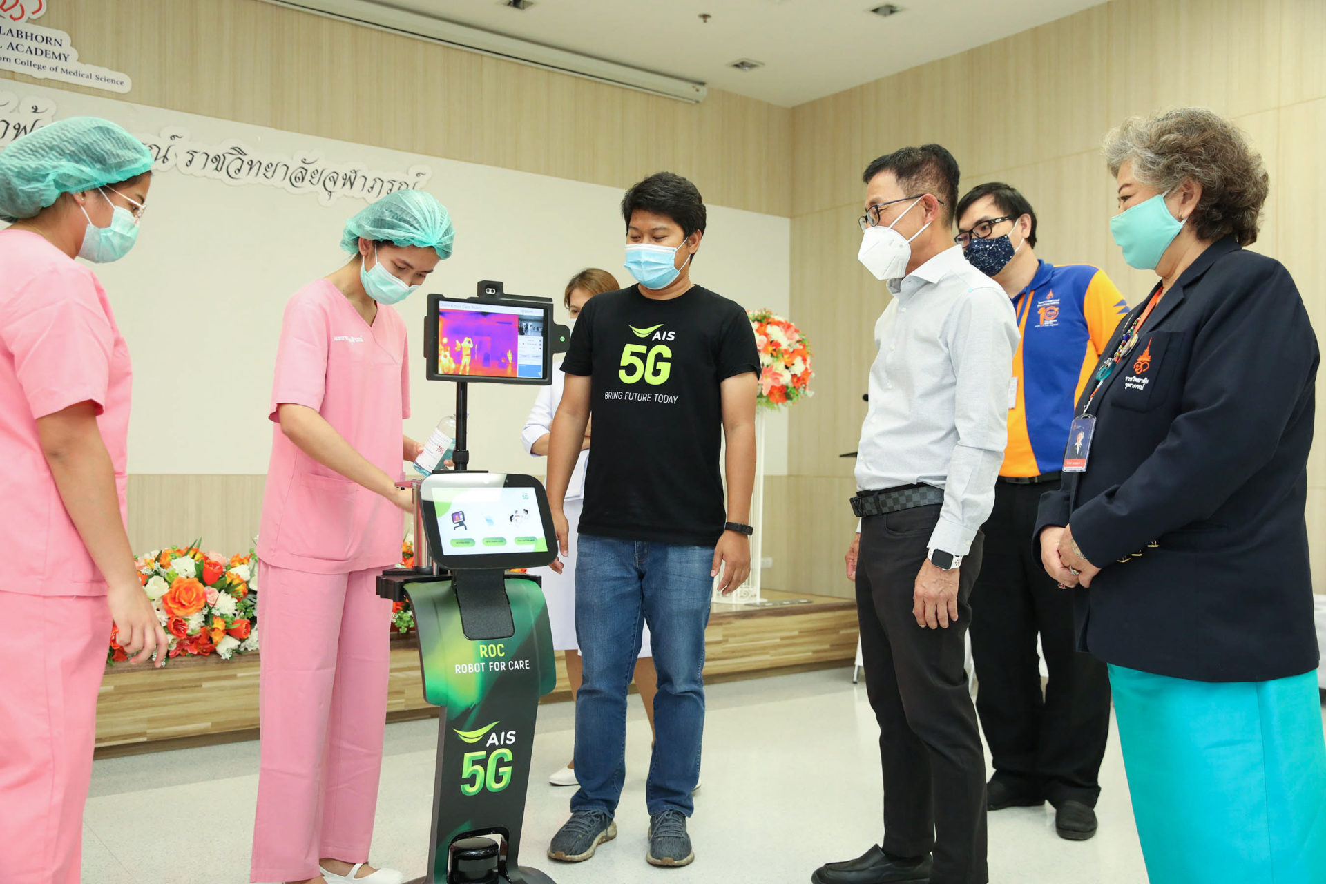 หุ่นยนต์บริการทางการแพทย์ 5G ROBOT FOR CARE