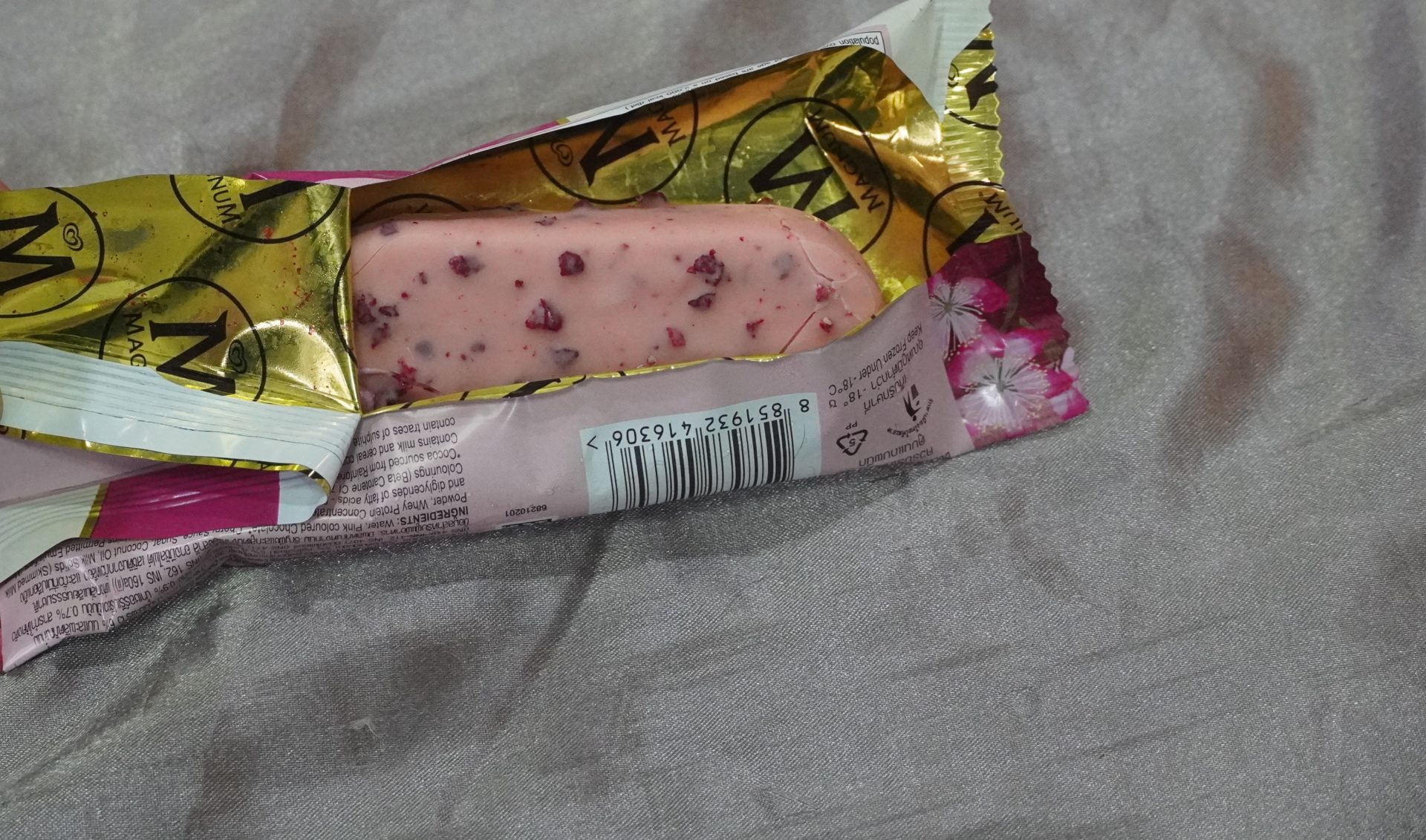 WHAT THE FACT รีวิว Magnum Cherry Blossoms