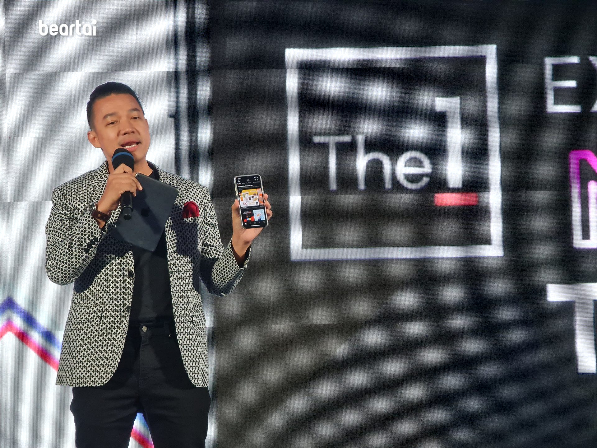 หนุ่ย พงศ์สุข พิธีกรงาน The 1