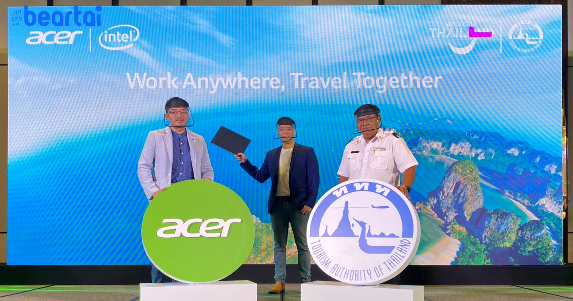 ภาพถ่ายรวมกันของ Acer และ ททท.