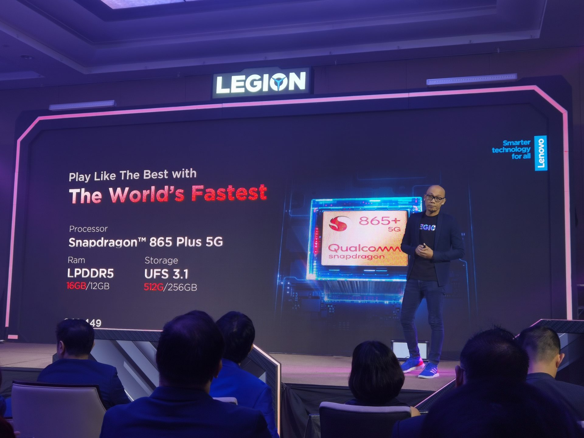 LEGION PHONE DUEL สุดยอดมือถือเกมมิง ค่าตัวเริ่มที่ 23,990 บาท