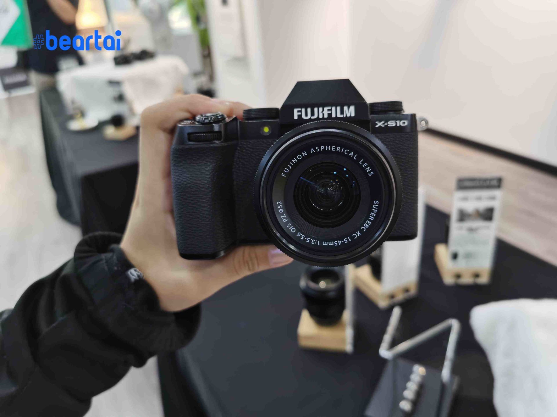 FUJIFILM X-S10