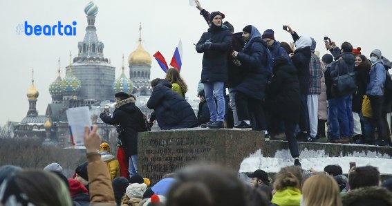 Russians protest against jailing of Kremlin critic Navalny