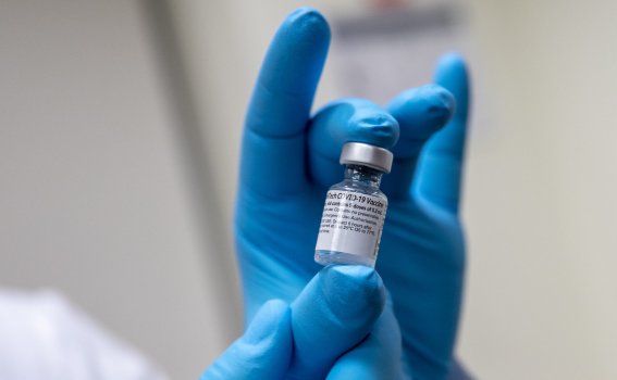 Army Spc. Angel Laureano holds a vial of the COVID-19 vaccine, Walter Reed National Military Medical Center, Bethesda, Md., Dec. 14, 2020. (DoD photo by Lisa Ferdinando)