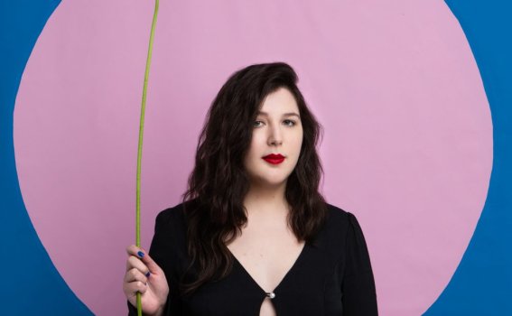 บทสัมภาษณ์พิเศษ ‘Lucy Dacus’ ศิลปินอินดี้ร็อกสาวกับผลงานชุดล่าสุด ‘Home Video’ บทเพลงแห่งการก้าวข้ามพ้นวัยที่จะทำให้คุณประทับใจ