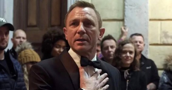 Daniel Craig