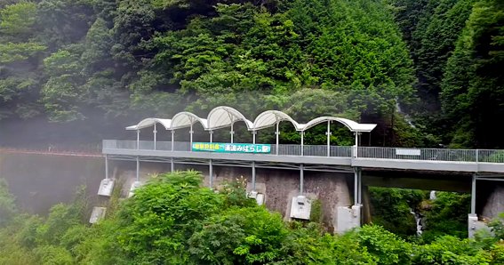 สถานีรถไฟประหลาด ไม่มีทางเข้า-ออก สร้างเพื่อให้นักท่องเทียวดื่มด่ำกับวิวรอบข้างเท่านั้น