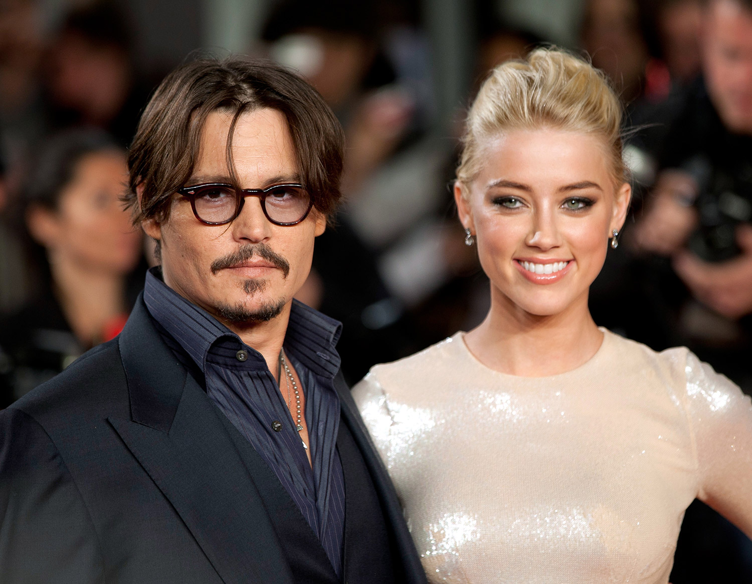 Beartai Buzz 10 เรื่องลับภายใต้ความแสบของ Amber Heard