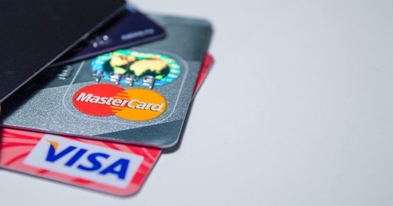 VISA และ Mastercard เตรียมใช้รหัสใหม่มาช่วยระบุการซื้อขายอาวุธปืนในสหรัฐฯ