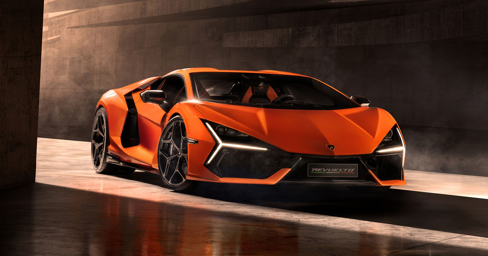 เปิดตัว “Lamborghini Revuelto” รถยนต์ซูเปอร์สปอร์ตระบบไฟฟ้าปลั๊กอินไฮบริดเครื่องยนต์ V12 สมรรถนะสูงรุ่นแรกของโลก