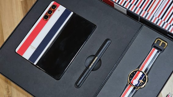 พรีวิว Samsung Galaxy Z Fold5 Thom Browne Edition : การกลับมาของคอลแลบเอ็กซ์คลูซีฟที่จัดมาแบบครบเซตพร้อมใช้ ในราคาแสนกว่า !