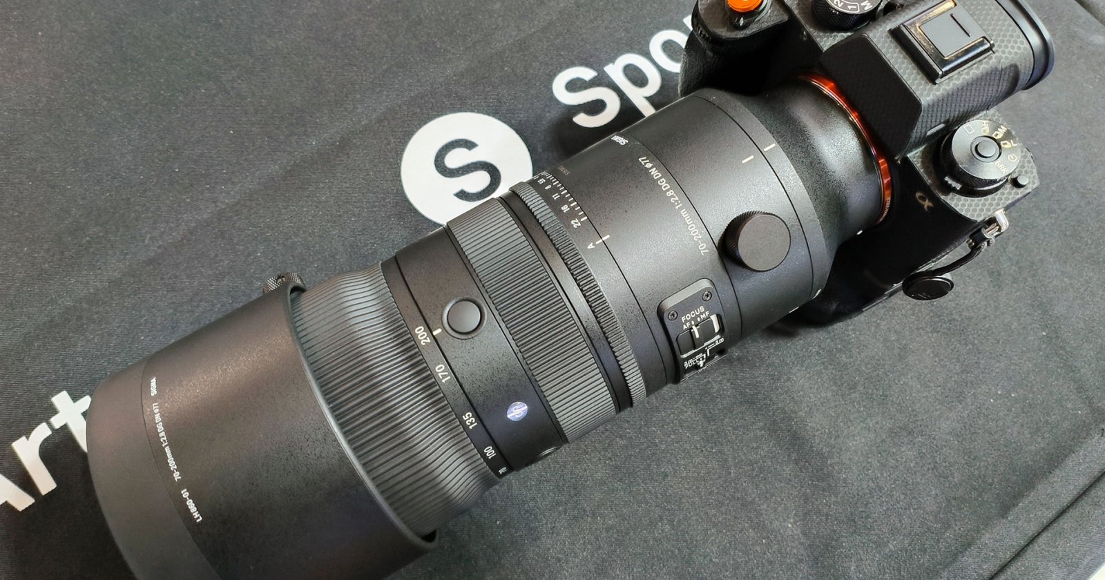 สัมผัสแรก! SIGMA 70-200mm F2.8 DG DN OS | Sports เลนส์เทเลโฟโตคุณภาพสูง สำหรับฟูลเฟรมมิเรอร์เลส E-mount และ L-mount