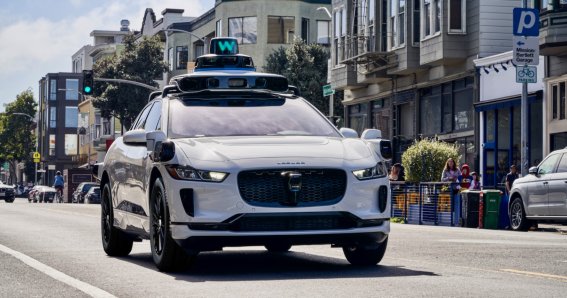 เจ้าหน้าที่แคลิฟอร์เนียกำลังตรวจสอบกรณีรถยนต์ไร้คนขับ Waymo ชนเข้ากับผู้ขี่จักรยาน