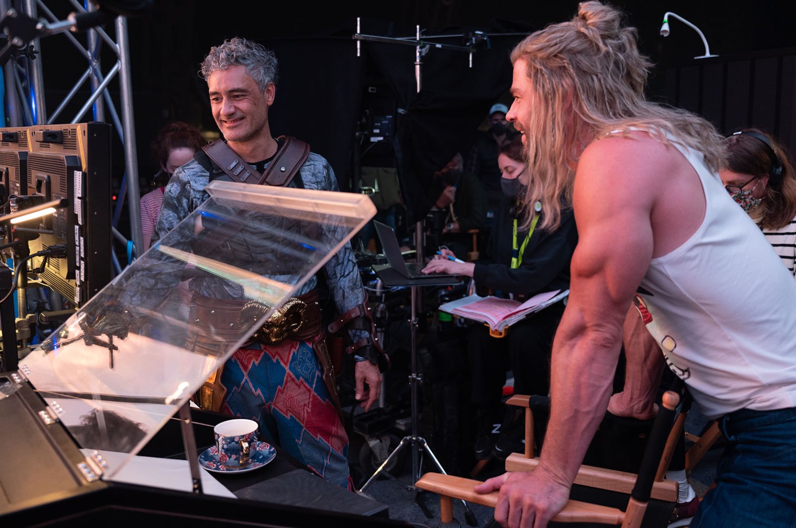 Chris Hemsworth Taika Wititi in Thor Love and Thunder