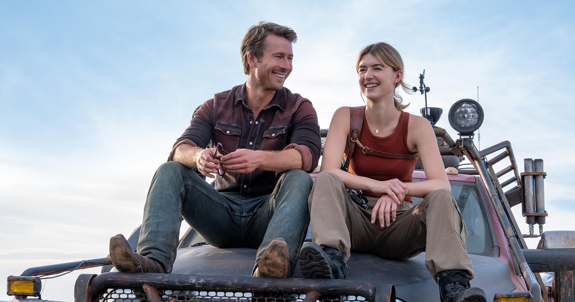 Steven Spielberg สั่งหั่นฉากจุมพิตตอนท้ายของ Glen Powell กับ Daisy Edgar-Jones ในหนัง ‘Twisters’