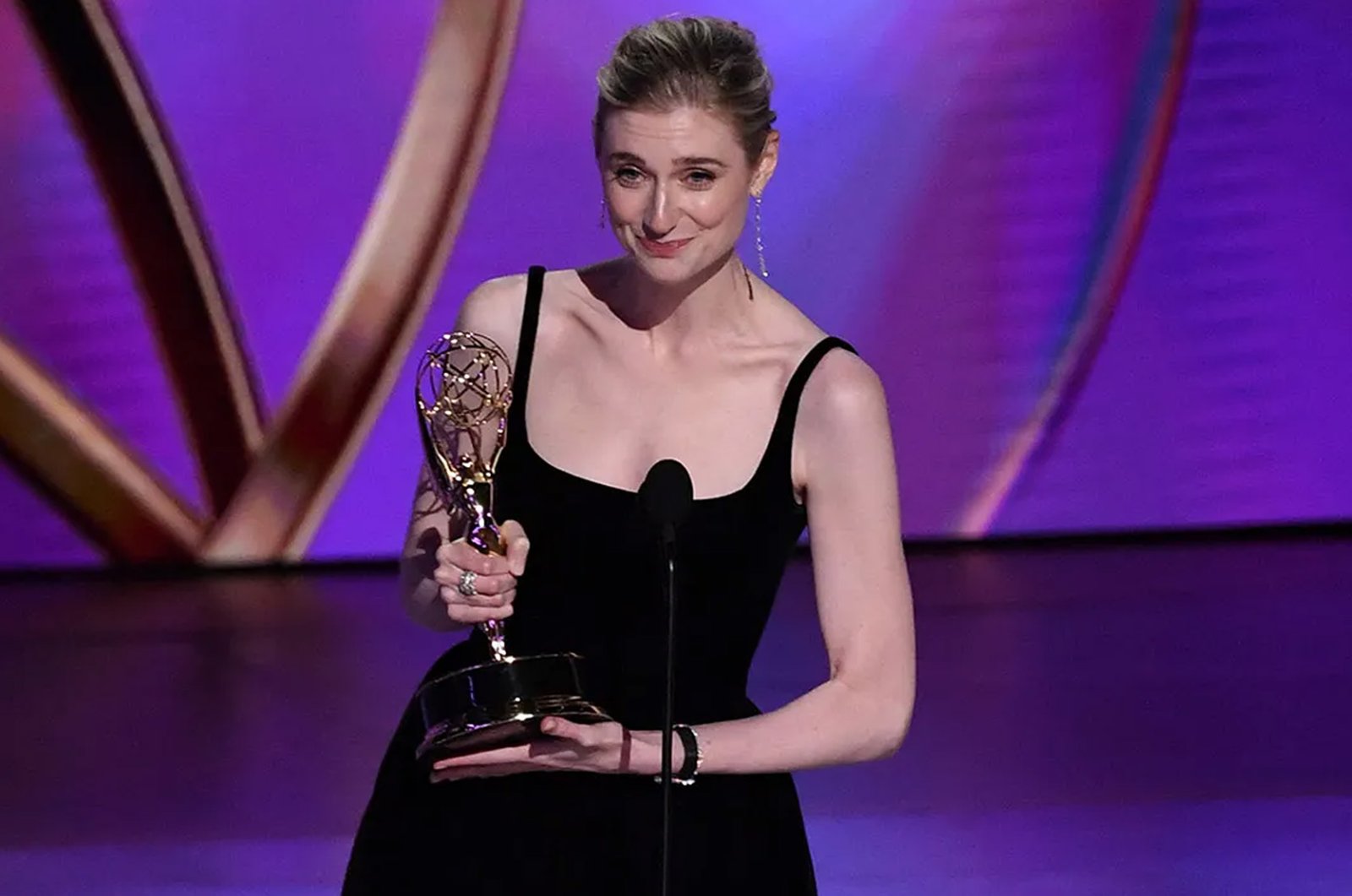 Elizabeth Debicki Wins Best Supporting Actress in a Drama Emmy