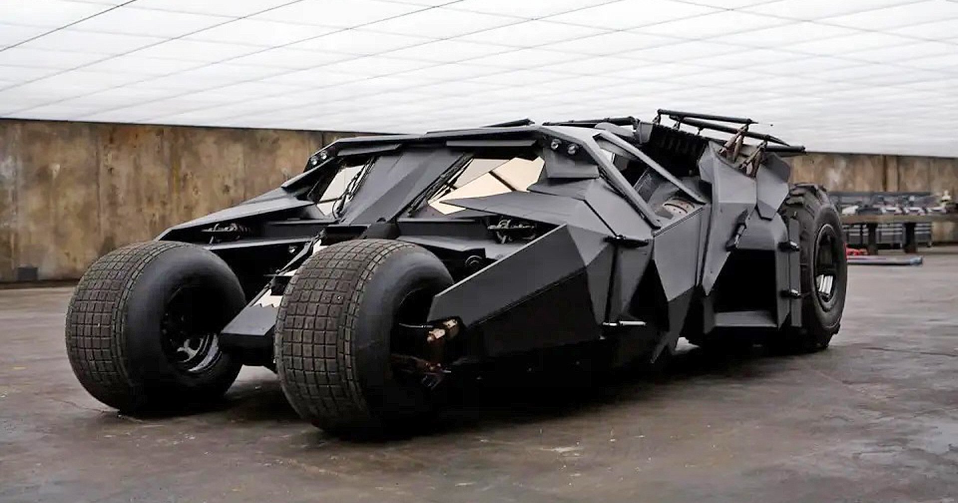 Batmobile Tumbler จากไตรภาค ‘The Dark Knight’ เปิดขายด้วยมูลค่ากว่า 100 ล้านบาท : แต่ขับบนถนนจริงไม่ได้นะ