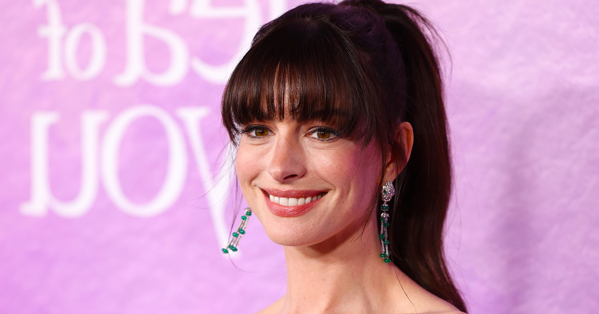 Anne Hathaway หวังได้เล่นหนังคริสต์มาส เป็นเป้าหมายสำคัญในชีวิต : “ฉันรู้สึกสิ้นหวังมาก”