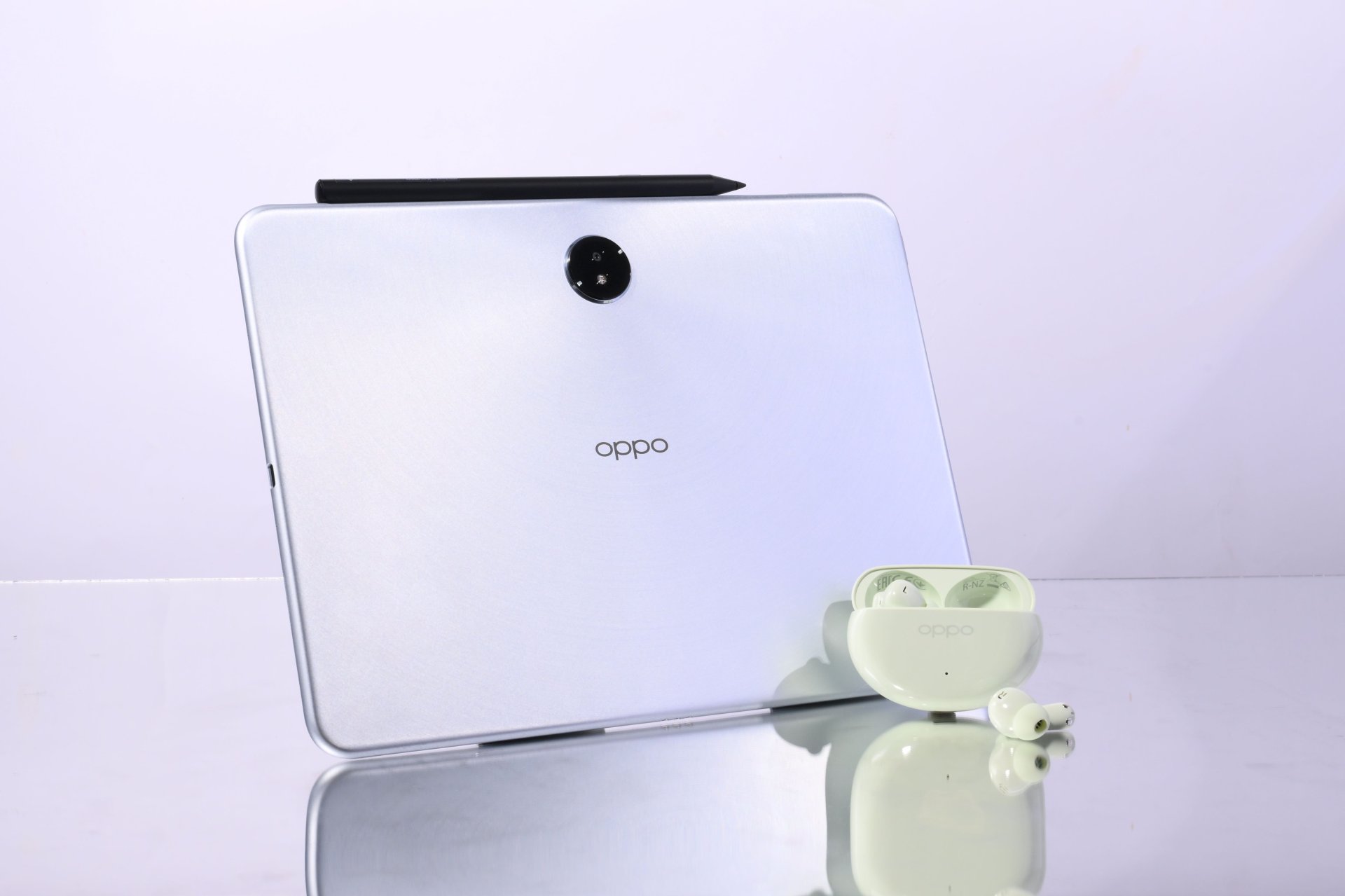 ออปโป้ ไทยแลนด์ เปิดตัวอุปกรณ์ IoT รุ่นใหม่ OPPO Pad 3 และ OPPO Enco Air4 เสริมประสบการณ์ AI และเสียงระดับพรีเมียม